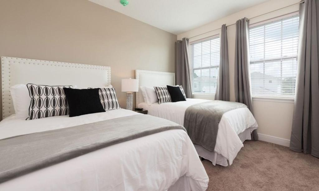 9 Bed Pool With Game Gated *