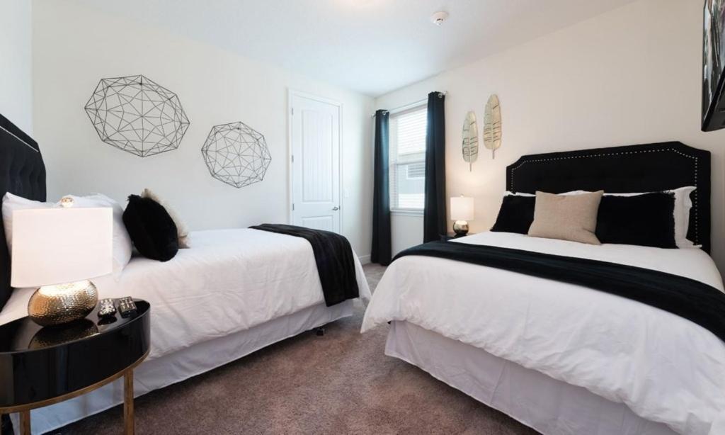 9 Bed Pool With Game Gated