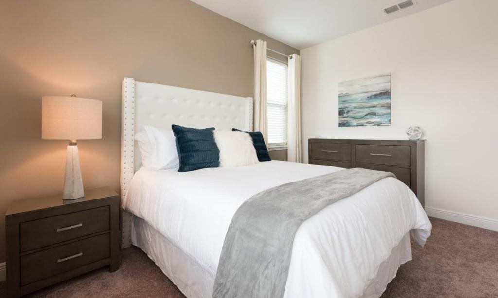 9 Bed Pool With Game Gated