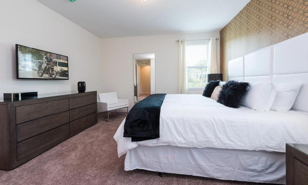 9 Bed Pool With Game Gated Holiday home