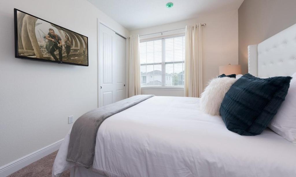 Holiday home 9 Bed Pool With Game Gated *