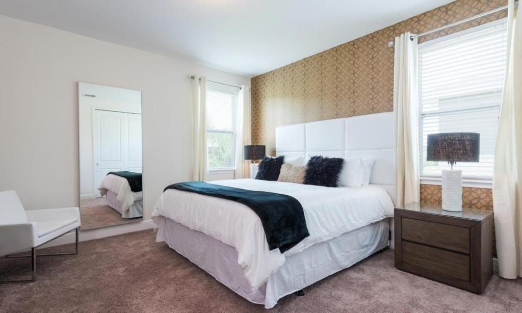 9 Bed Pool With Game Gated