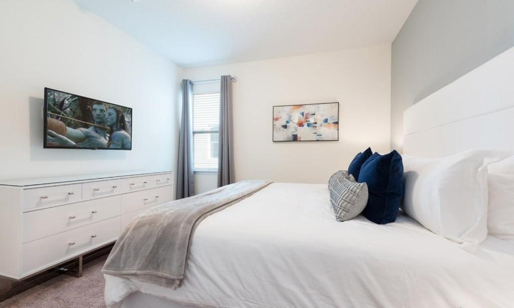 9 Bed Pool With Game Gated *