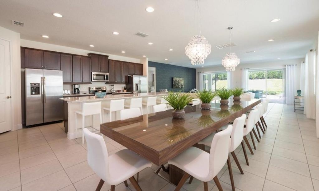 9 Bed Pool With Game Gated * Four Corners