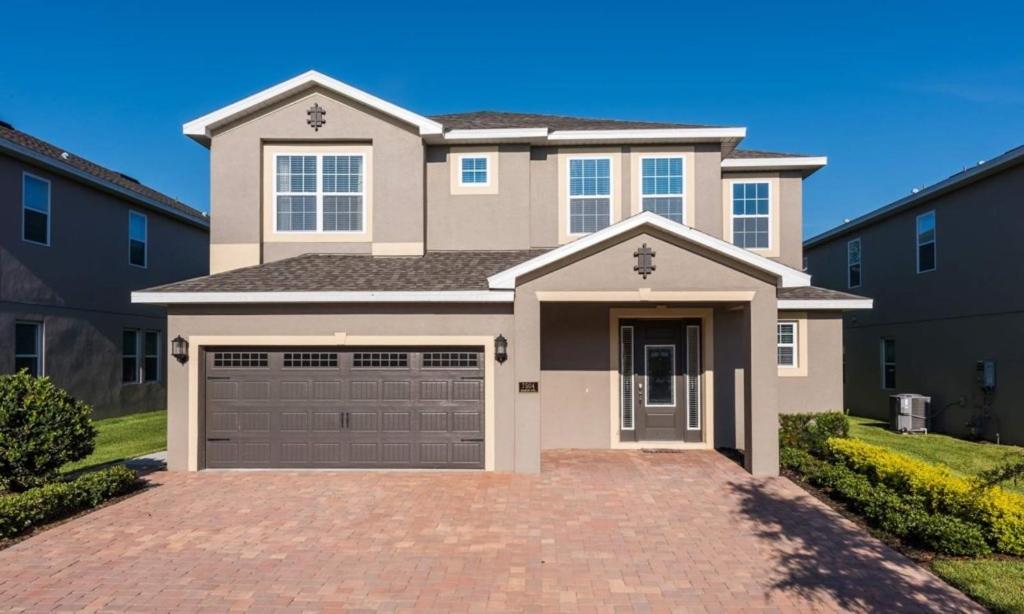 Holiday home 9 Bed Pool With Game Gated *