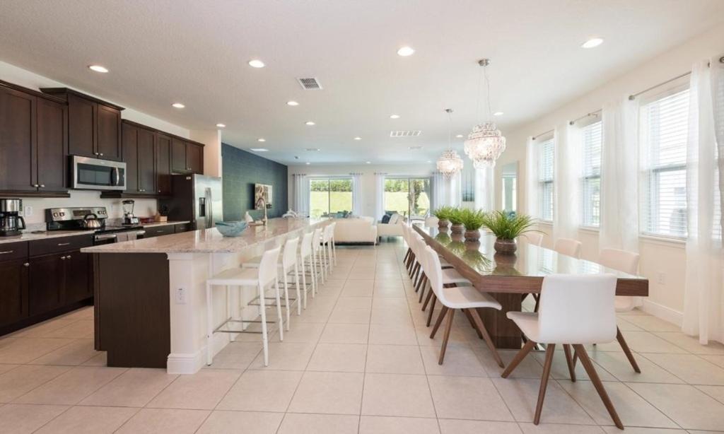 9 Bed Pool With Game Gated * Four Corners