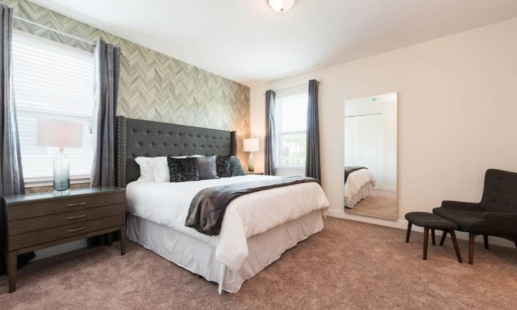 9 Bed Pool With Game Gated