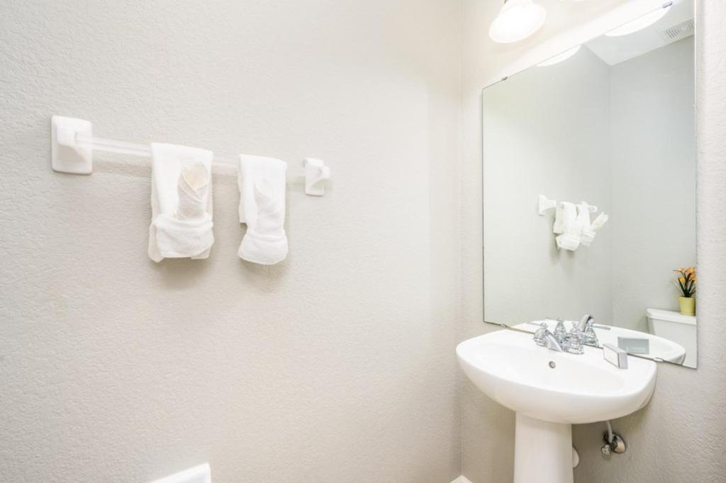 Apartment Beautiful Townhome, Vista Cay, Near Parks! 4018