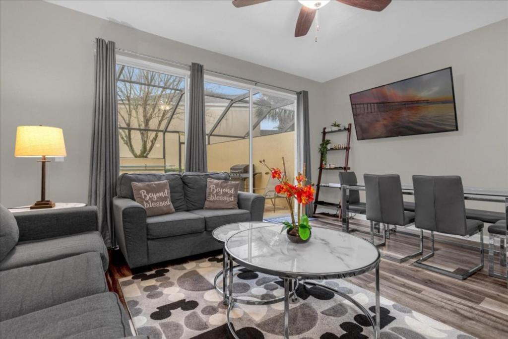 Holiday home 3 Bedrooms- 3 Bathrooms- Windsor Hills 7680 Fs