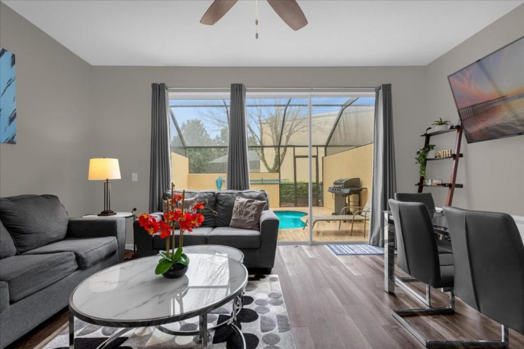 3 Bedrooms- 3 Bathrooms- Windsor Hills 7680 Fs Holiday home