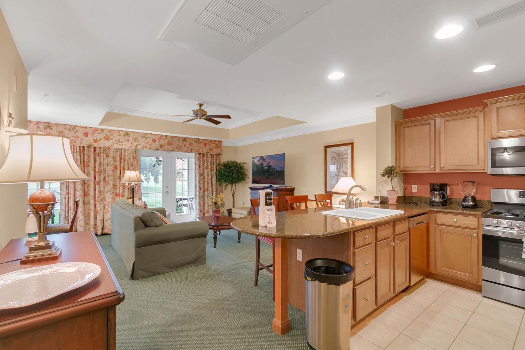 3 Bedrooms - 2,5 Bathrooms - Reunion 1589 Hc *