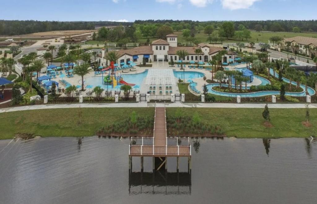 5 Bedrooms - 4,5 Bathrooms - Windsor At Westside 8917 Sa Orlando