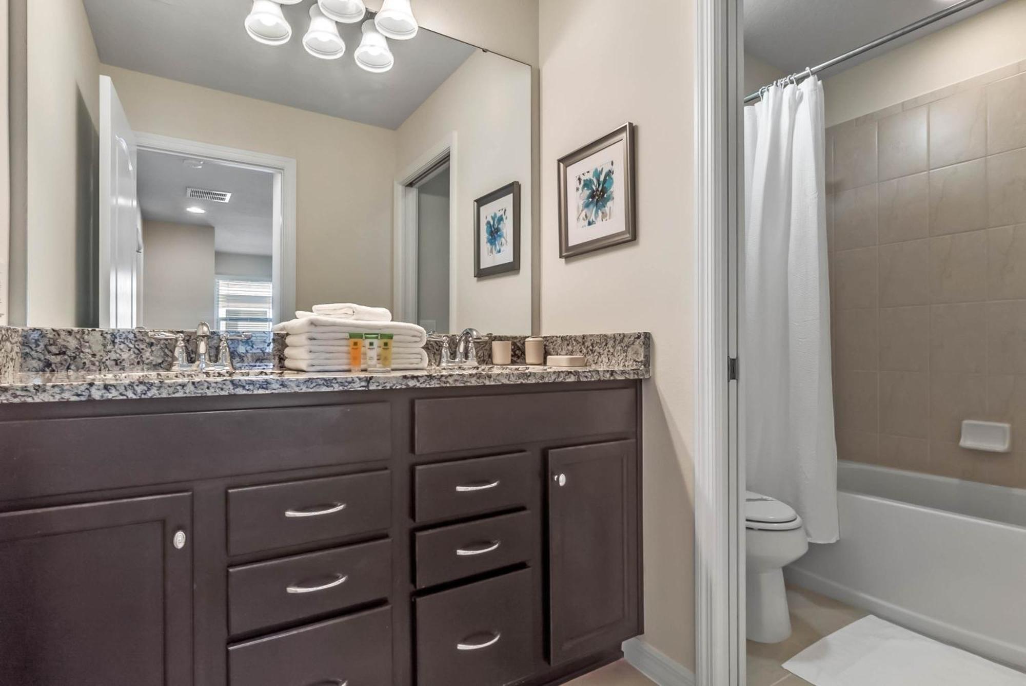 5 Bedrooms - 4,5 Bathrooms - Windsor At Westside 8917 Sa Holiday home