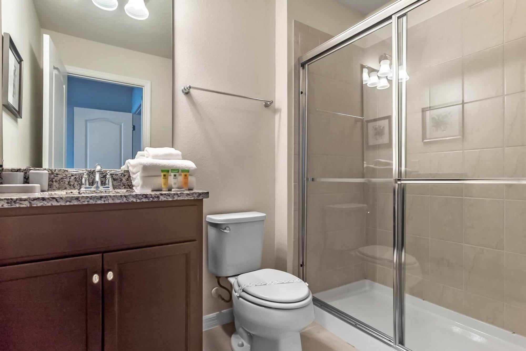 5 Bedrooms - 4,5 Bathrooms - Windsor At Westside 8917 Sa *
