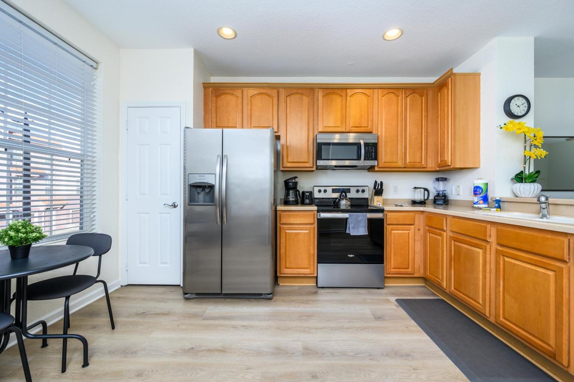 New Listing, Beautiful Townhome, Vista Cay - 4014 *