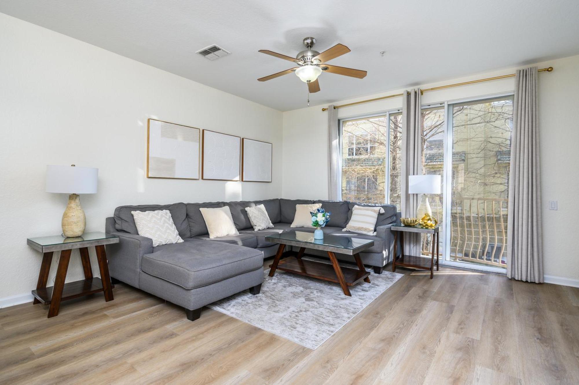 New Listing, Beautiful Townhome, Vista Cay - 4014 Apartment