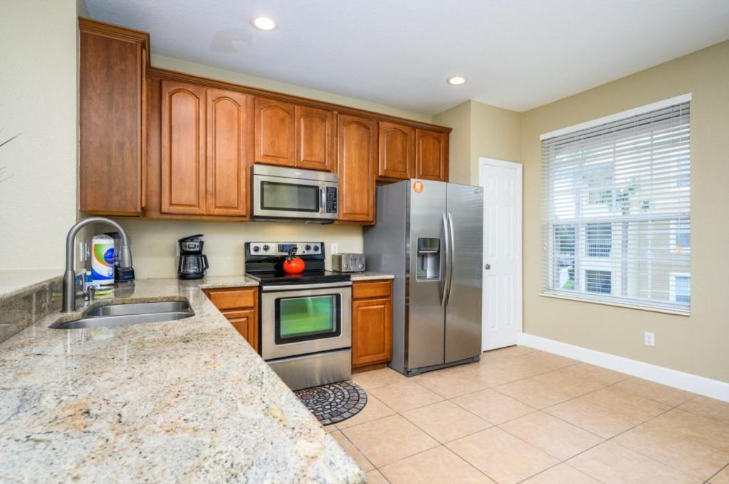New Modern Townhome, Near The Parks - 4030 Apartment