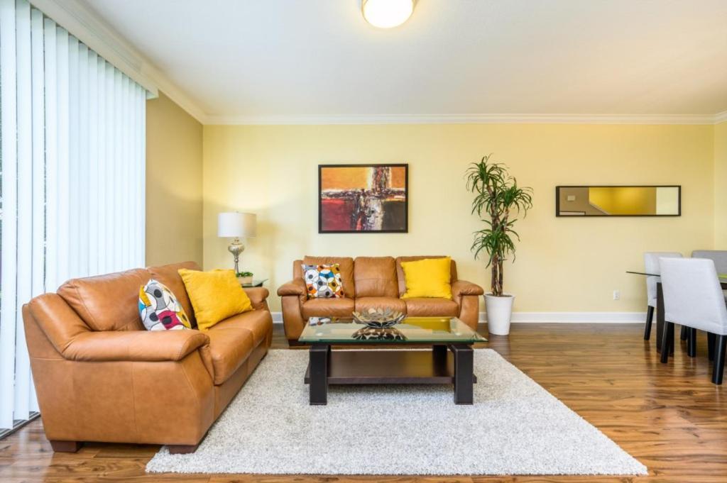 New Modern Townhome, Near The Parks - 4030 Orlando