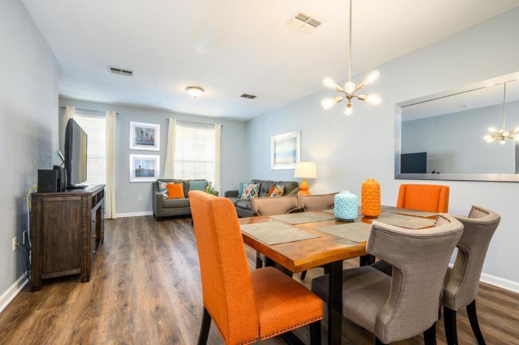 New Modern Townhome, Near The Parks - 4029 Apartment Orlando