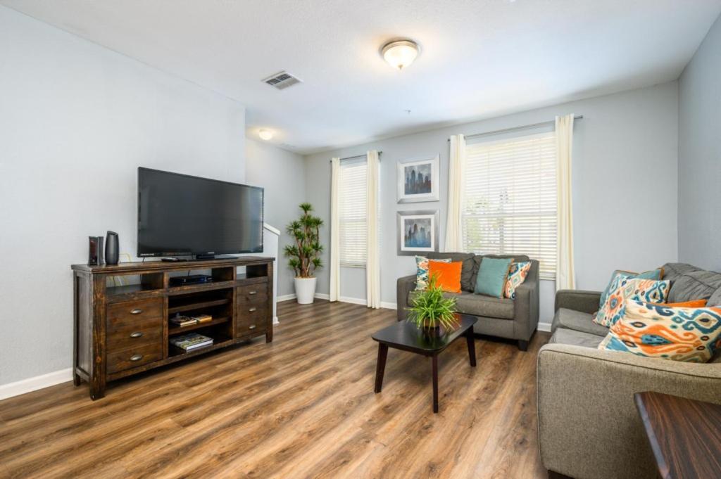 New Modern Townhome, Near The Parks - 4029 Apartment Orlando