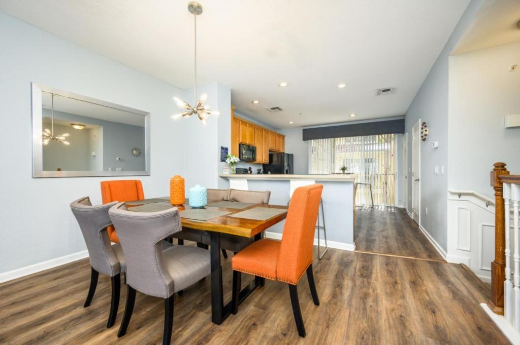New Modern Townhome, Near The Parks - 4029 Apartment