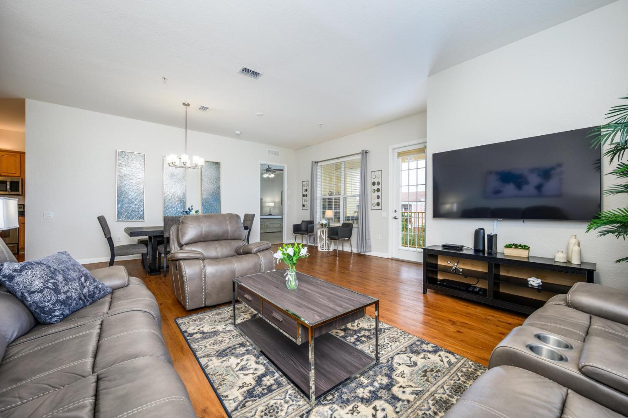 Penthouse Vacation Condo, Near The Parks - 2015 Apartment *
