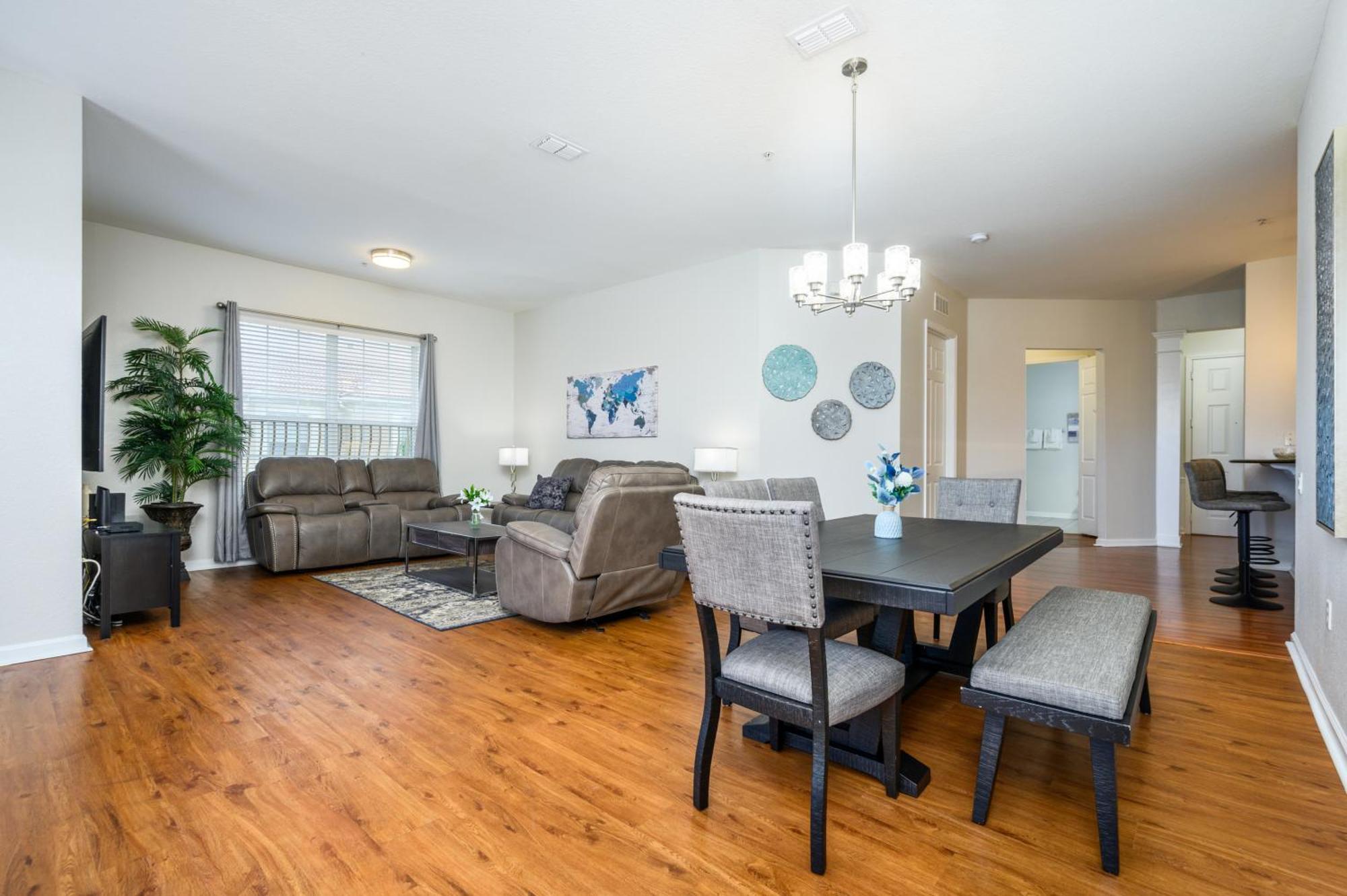 Penthouse Vacation Condo, Near The Parks - 2015 Apartment *