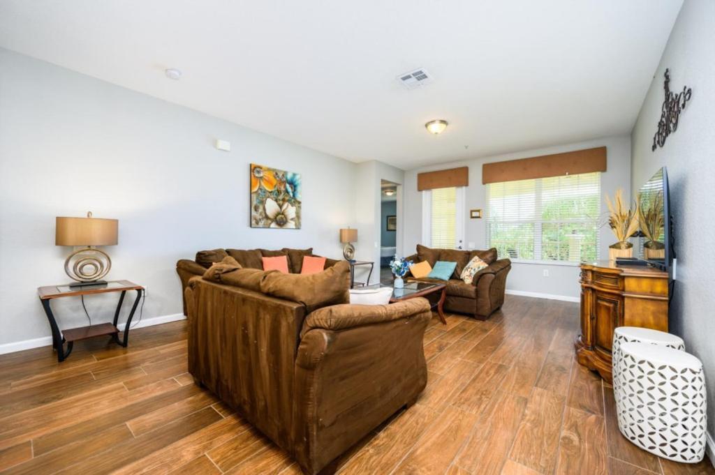 New Beautiful Lakeview Near The Parks - 1026