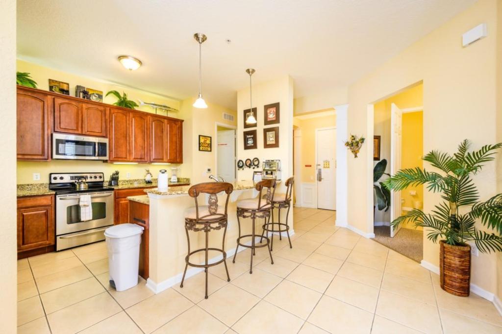 Tropical Lakeview W, Vegas Game - 1014 Apartment