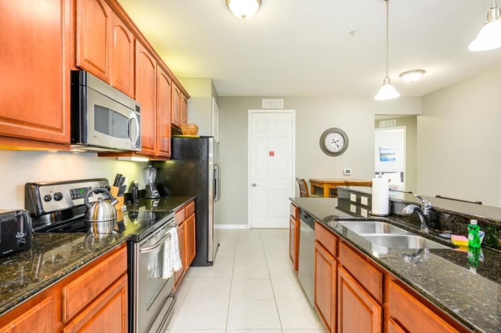 Beautiful View Condo, Vista Cay-1004 Apartment