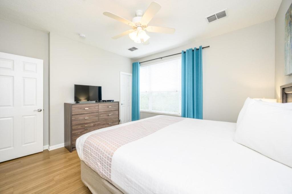 Apartment Beautiful Townhome, Vista Cay, Near Parks! 4018 *