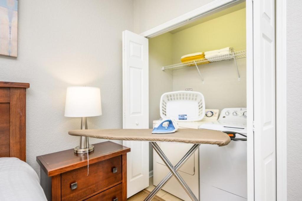 Beautiful Townhome, Vista Cay, Near Parks! 4018 Apartment *