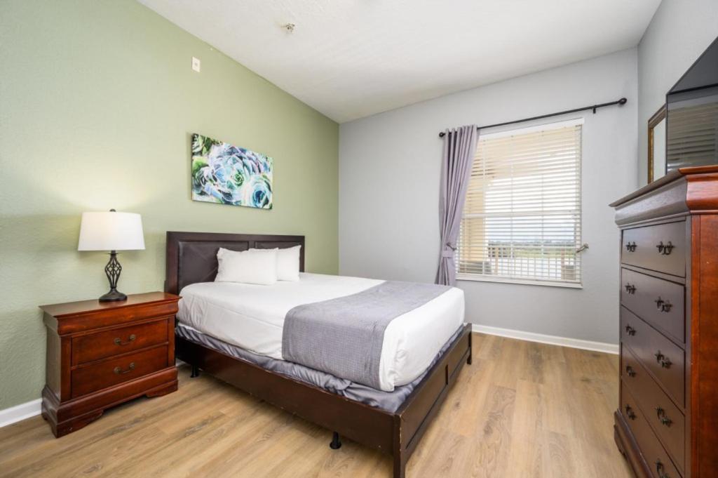 Apartment New Listing! Lakeview Condo, Vista Cay - 1017