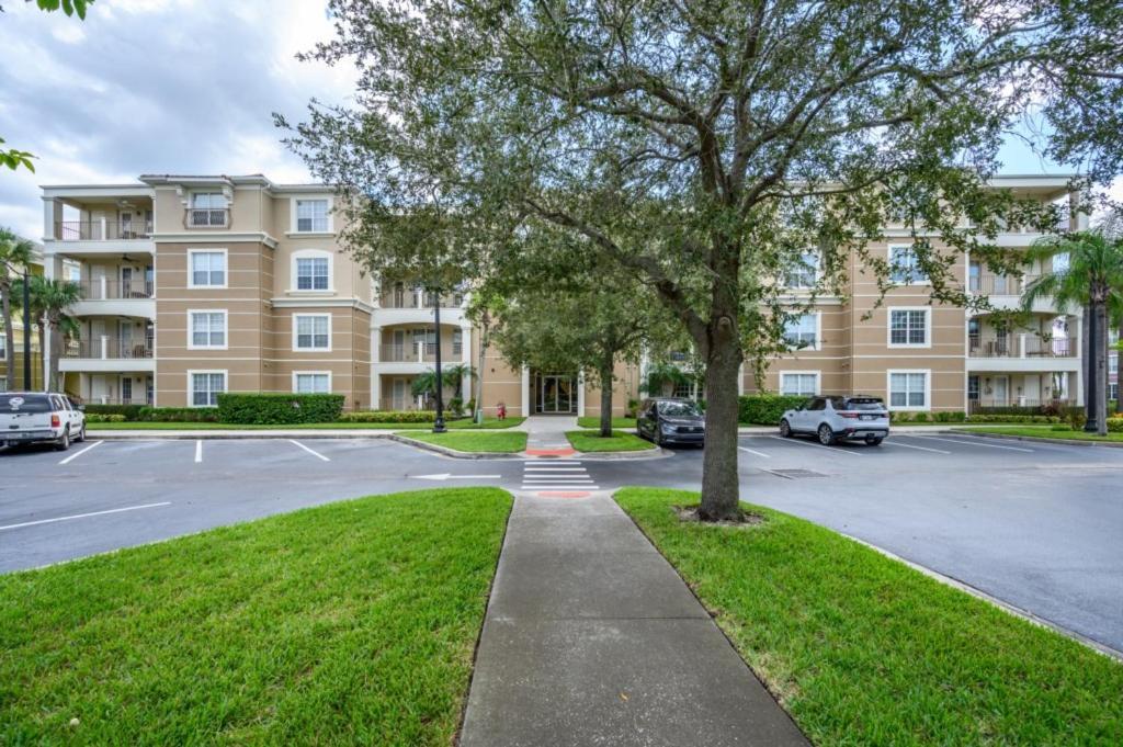 New Listing! Lakeview Condo, Vista Cay - 1017 Orlando