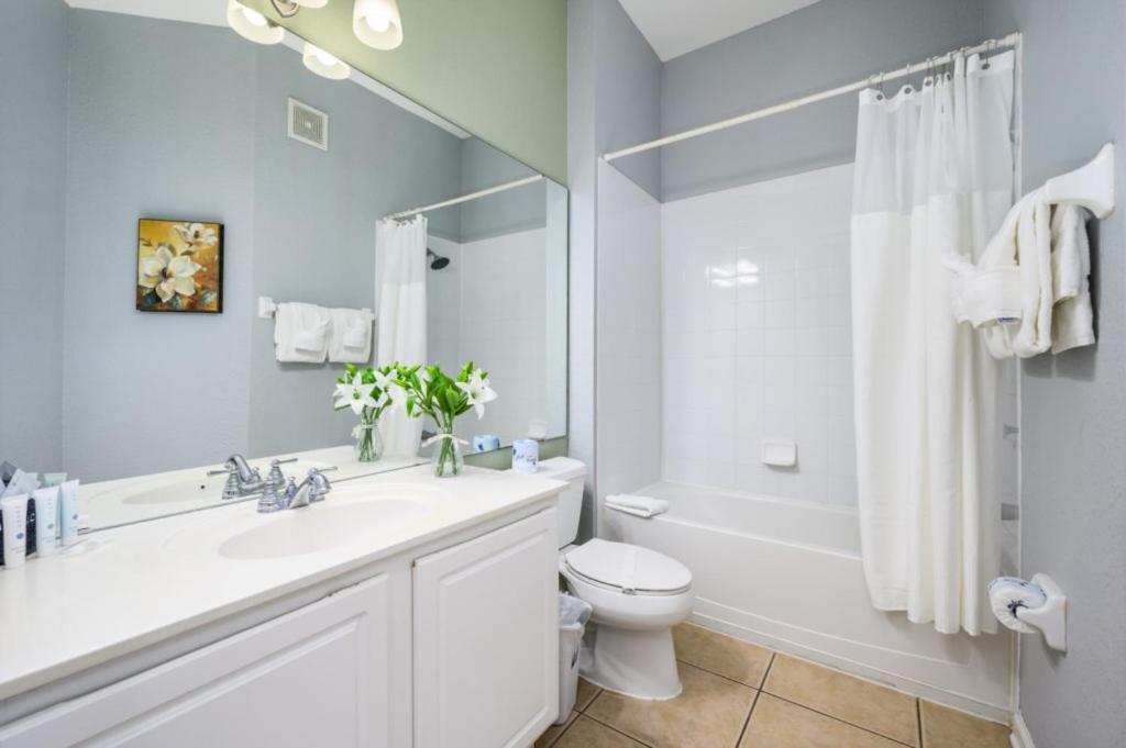 New Listing! Lakeview Condo, Vista Cay - 1017 Apartment