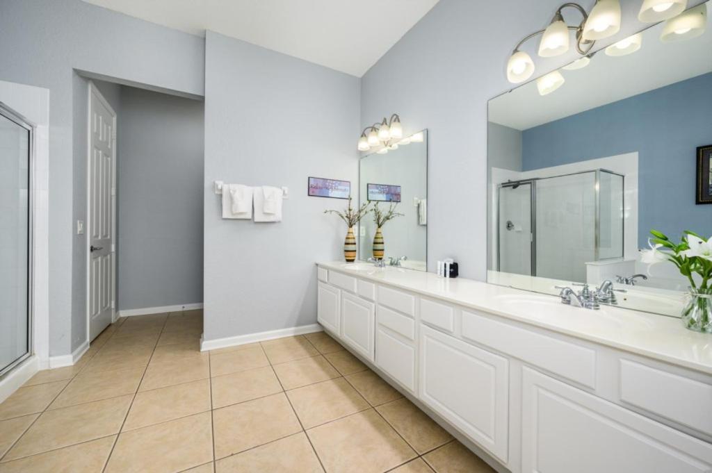 Apartment New Listing! Lakeview Condo, Vista Cay - 1017