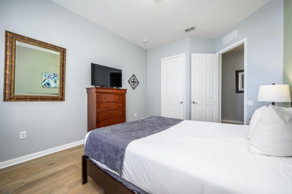 New Listing! Lakeview Condo, Vista Cay - 1017 * Orlando