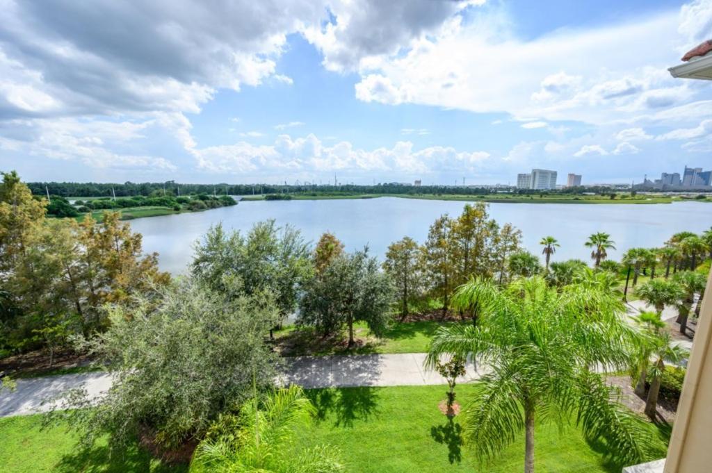Apartment New Listing! Lakeview Condo, Vista Cay - 1017 *