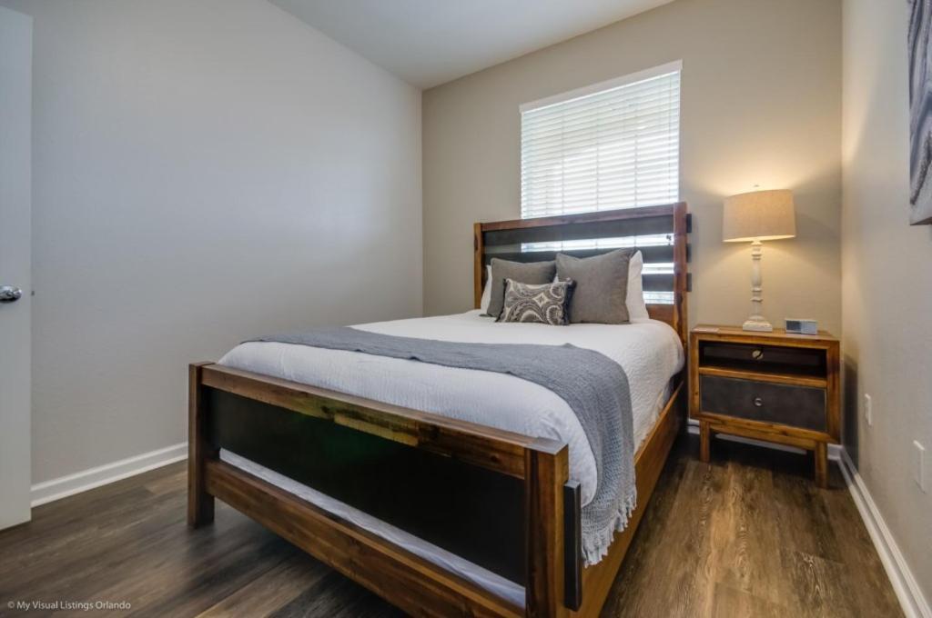 Beautiful Modern Vista Cay Condo, Near Parks-3025