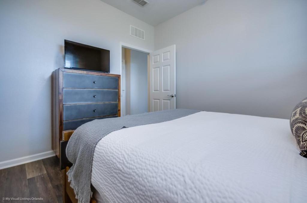 Beautiful Modern Vista Cay Condo, Near Parks-3025
