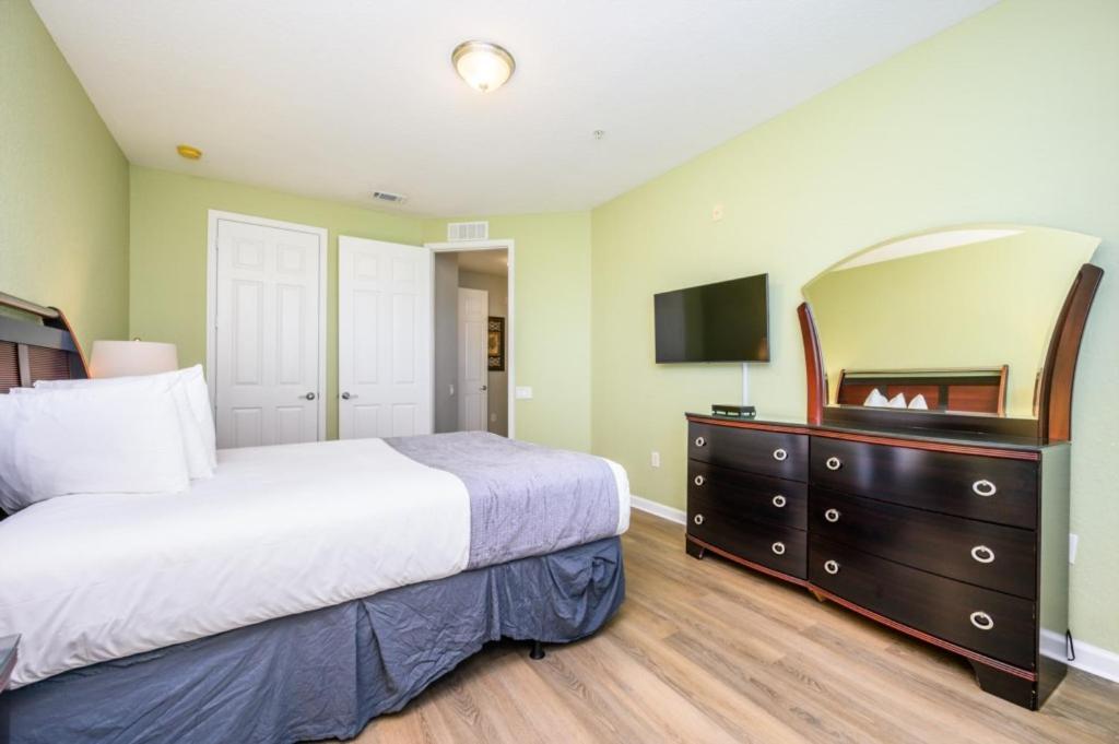 New Beautiful Lakeview Near The Parks - 1026 Apartment