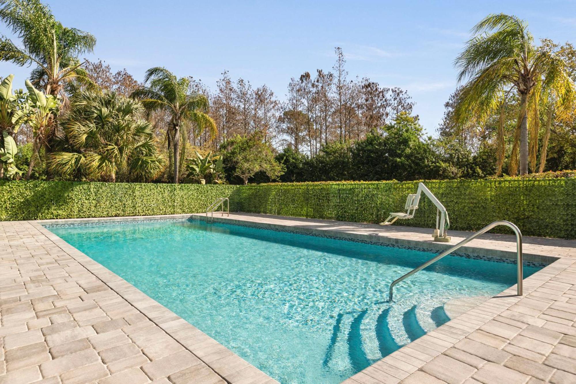 Hotel Majestic Palms Orlando