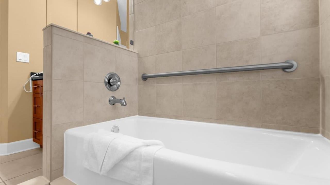 Deluxe Townhome - 5 Min To * Orlando