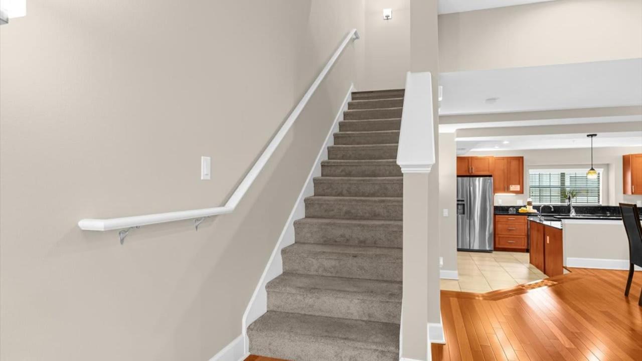 Deluxe Townhome - 5 Min To Holiday home Orlando