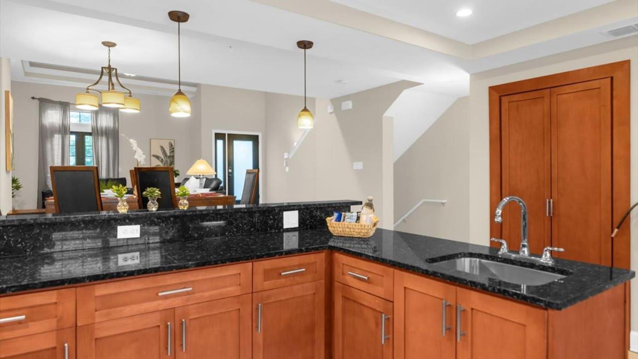 Deluxe Townhome - 5 Min To Orlando