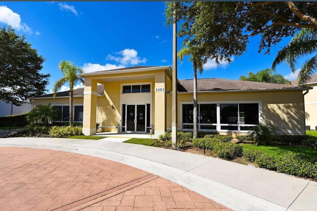 4 Miles To - Serene View Apartment