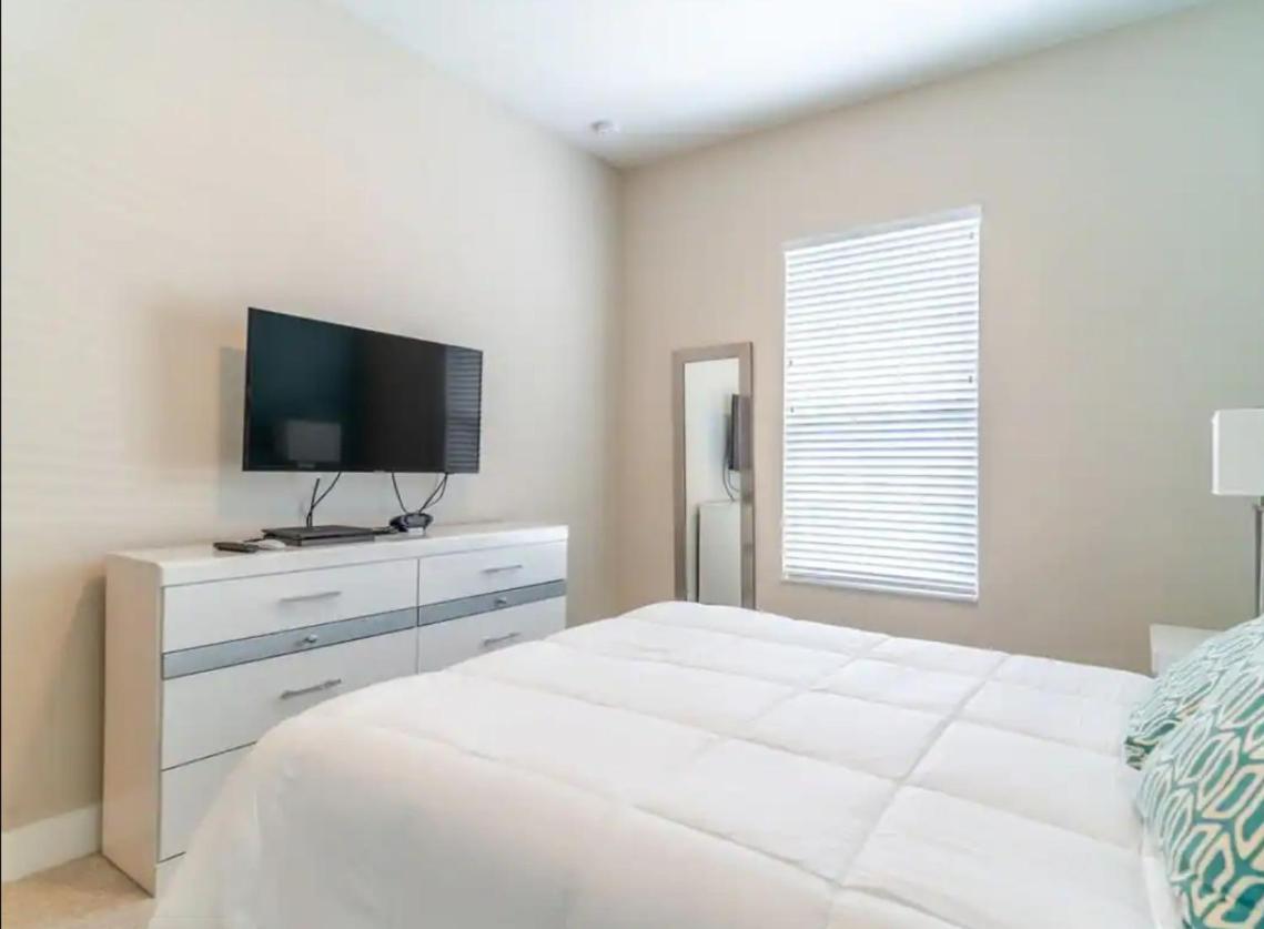 4br Retreat Gated With Pool & Hot Tub
