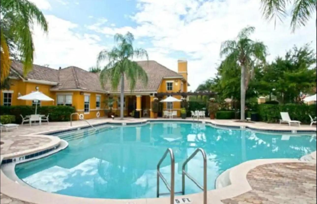 4br Retreat Gated With Pool & Hot Tub Orlando
