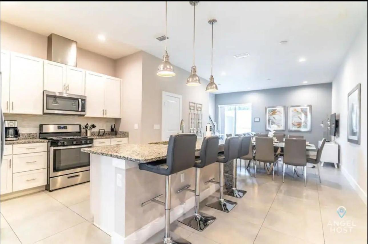 4br Retreat Gated With Pool & Hot Tub Holiday home