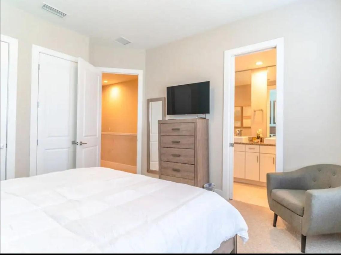 4br Retreat Gated With Pool & Hot Tub *